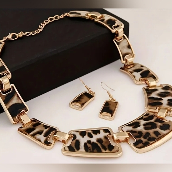 NEW Mobwife Leopard Cheetah Print Gold Necklace and Earrings Set-(#0247) - Picture 2 of 4